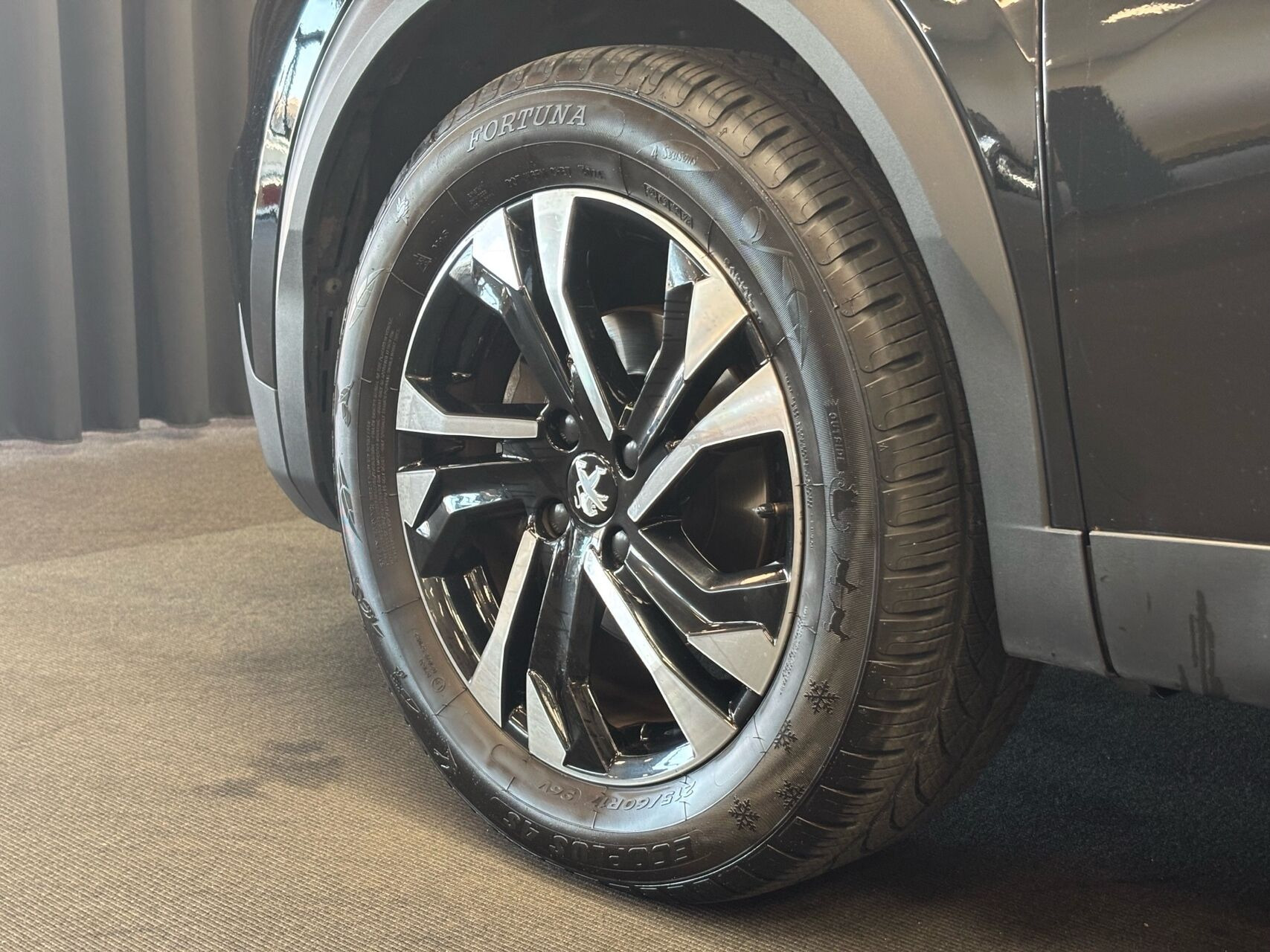 Sort Peugeot 2008 fra 2022