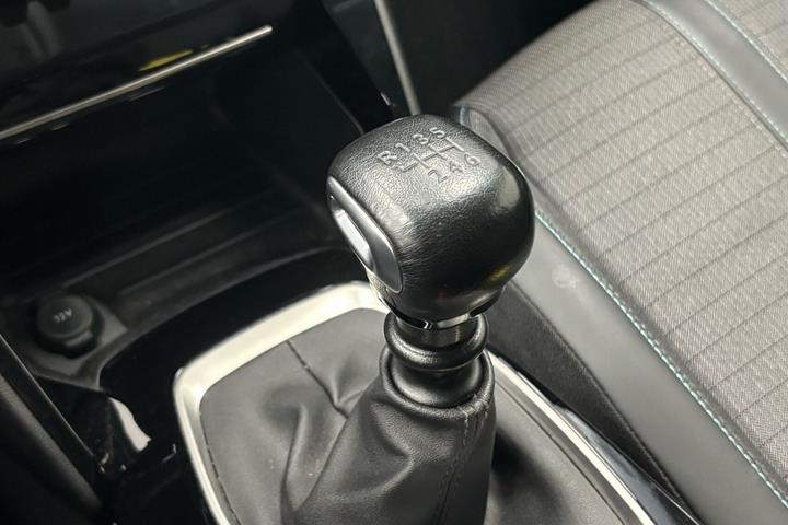 Sort Peugeot 2008 fra 2022