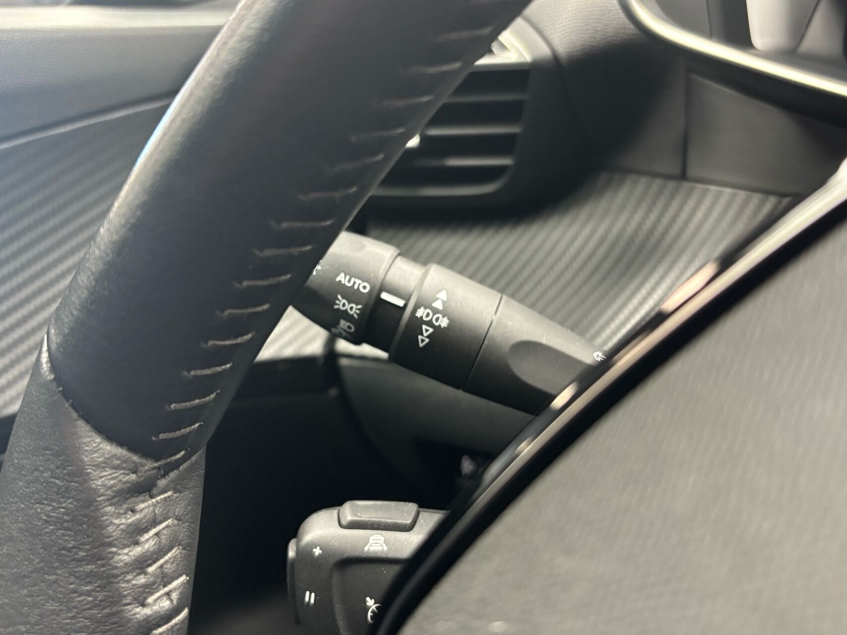 Sort Peugeot 2008 fra 2022