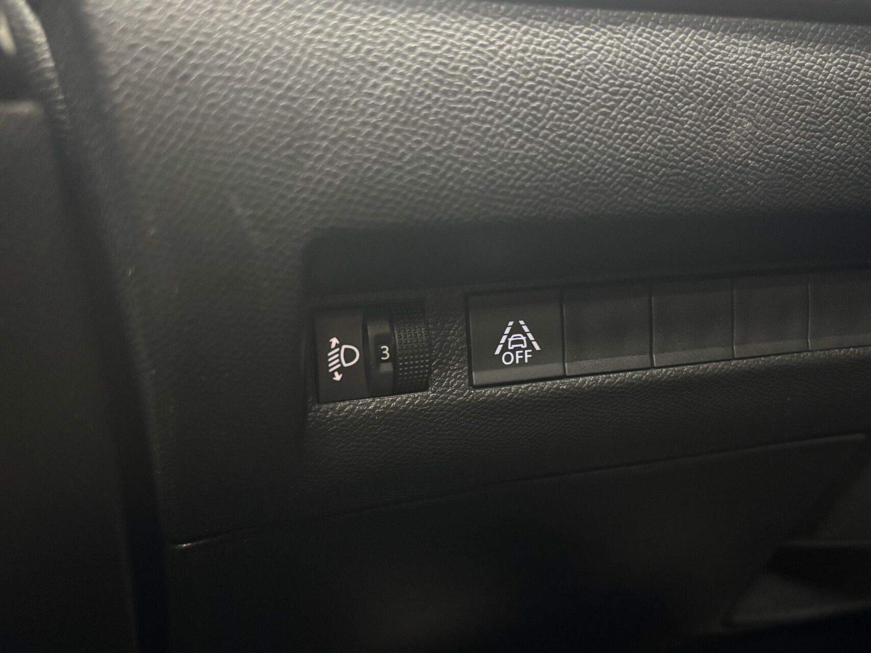 Sort Peugeot 2008 fra 2022