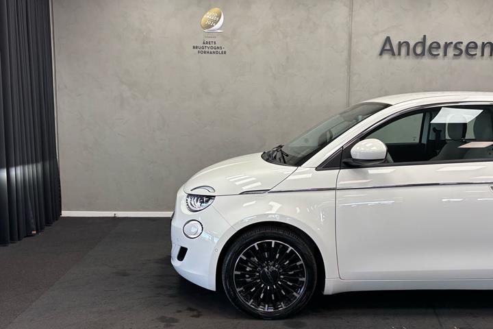Sort Fiat 500e fra 2023