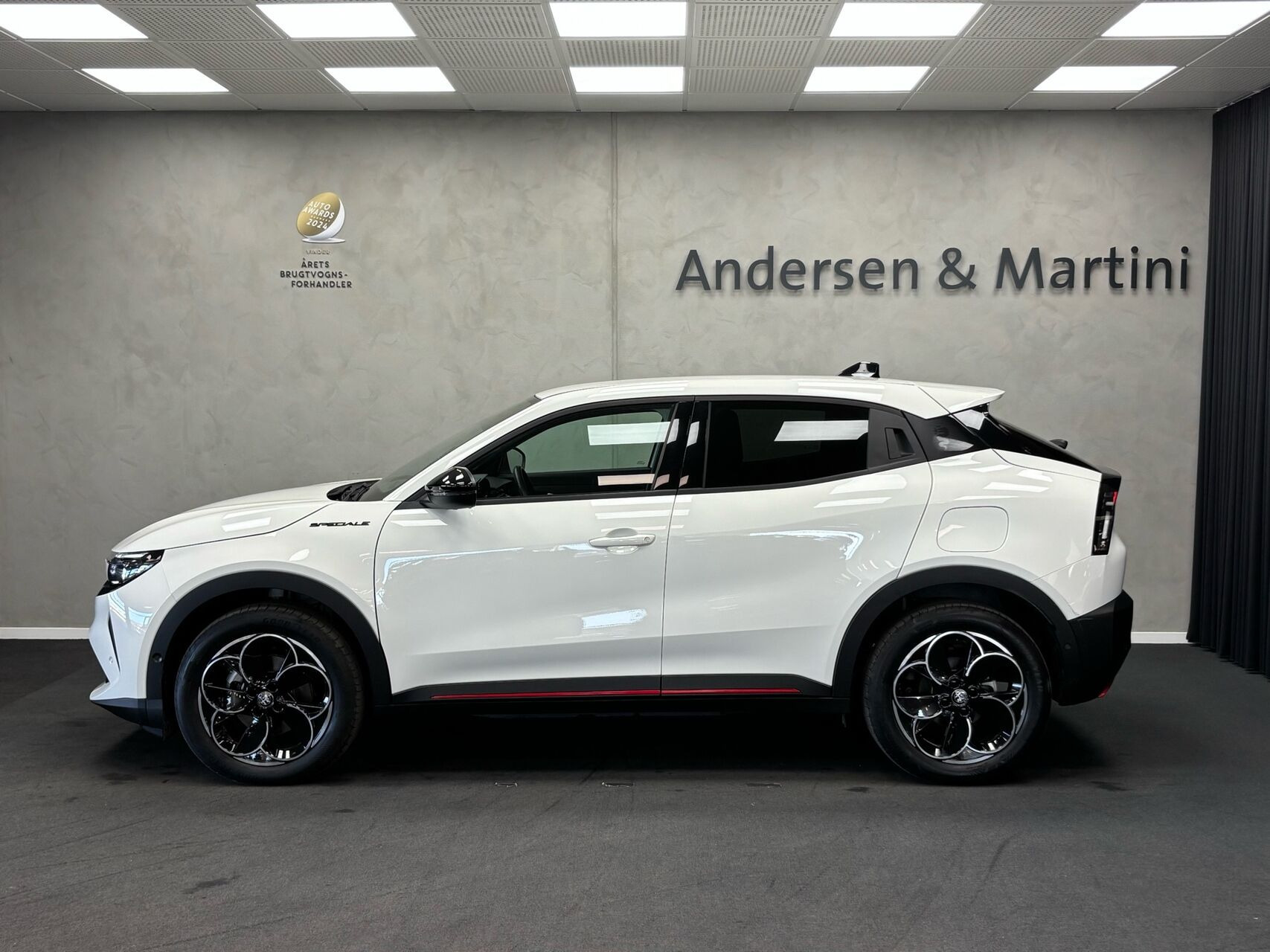 Hvid Alfa Romeo Junior fra 2025