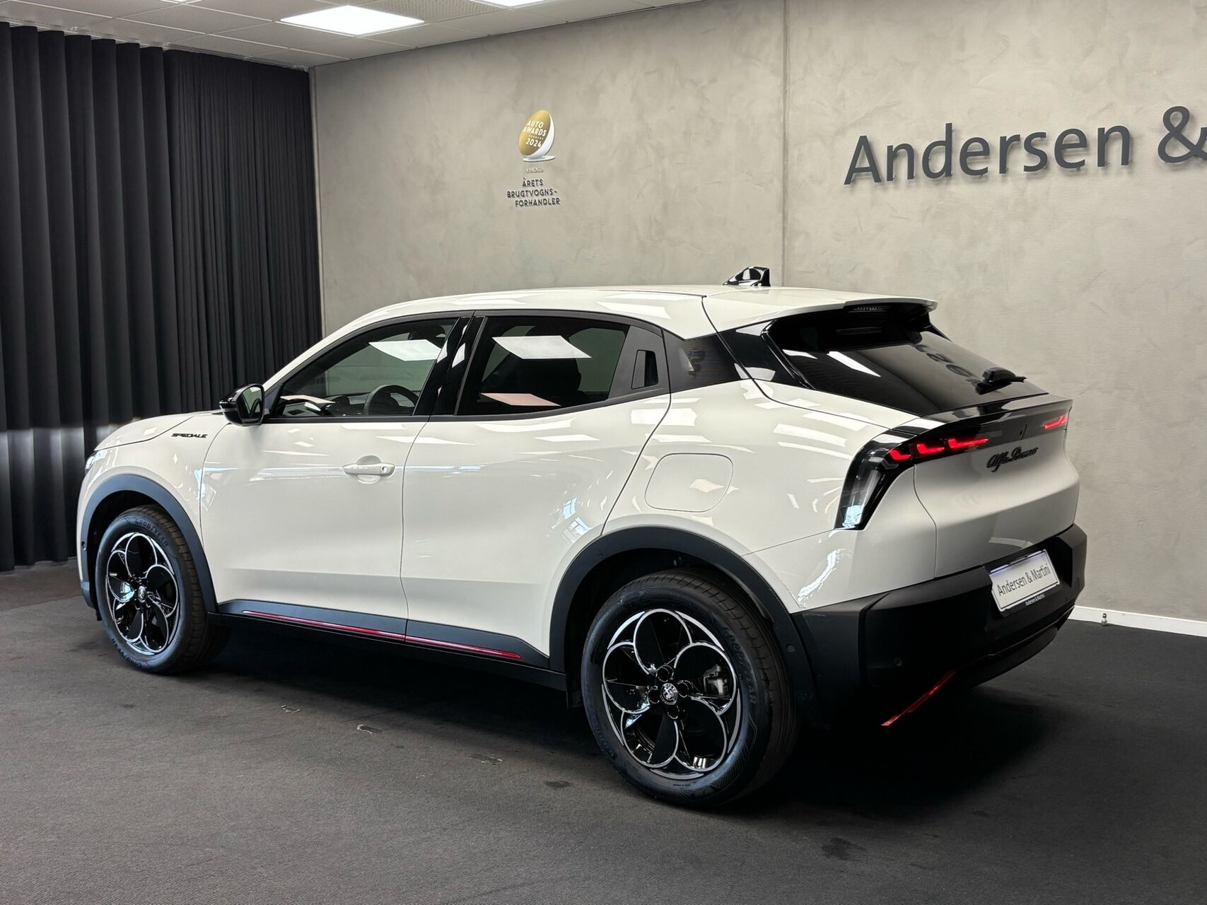 Hvid Alfa Romeo Junior fra 2025