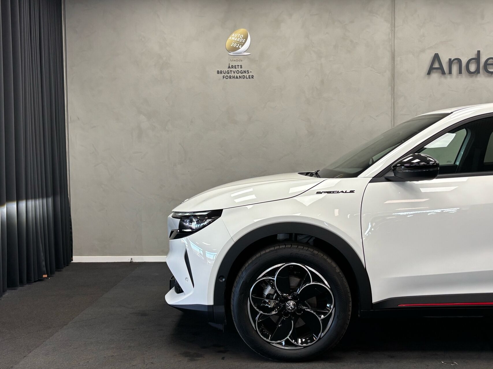 Hvid Alfa Romeo Junior fra 2025