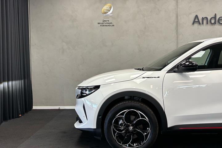 Hvid Alfa Romeo Junior fra 2025
