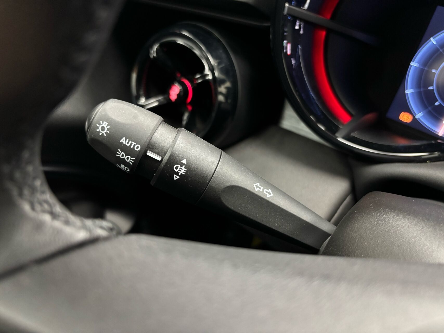 Hvid Alfa Romeo Junior fra 2025