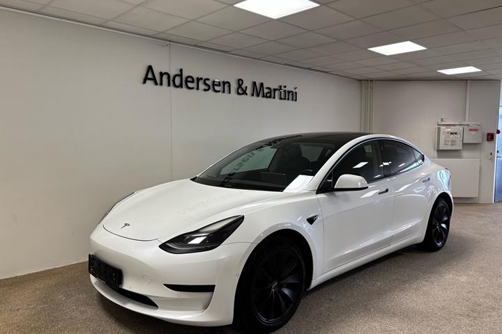 Hvid Tesla Model 3 fra 2021