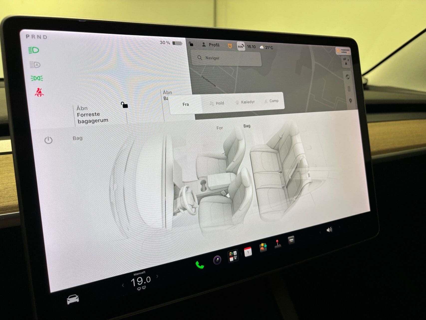 Hvid Tesla Model 3 fra 2021