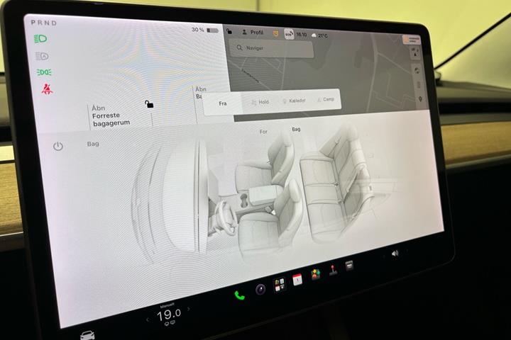 Hvid Tesla Model 3 fra 2021