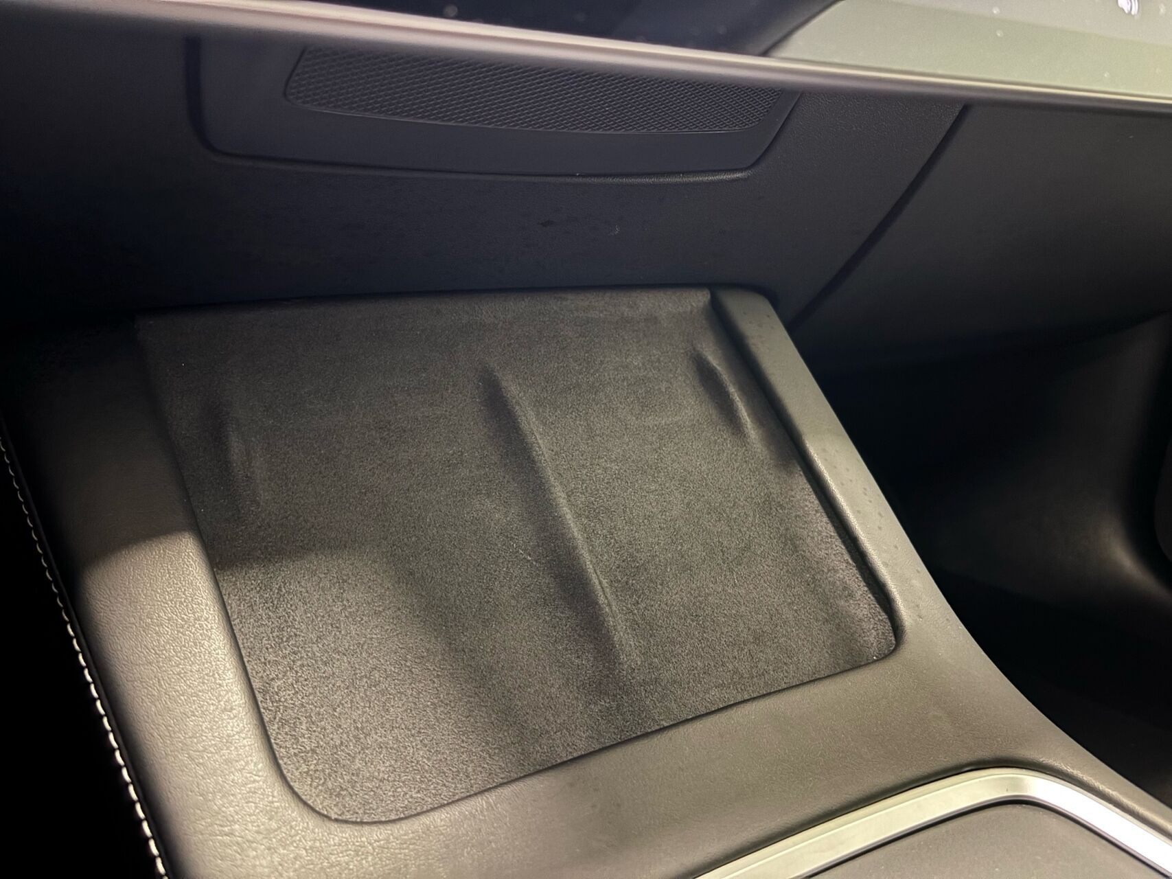 Hvid Tesla Model 3 fra 2021