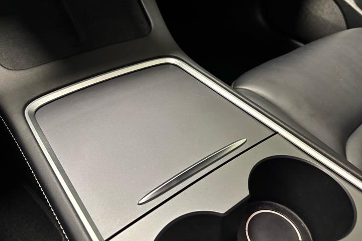 Hvid Tesla Model 3 fra 2021