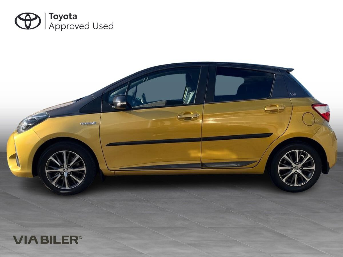 Gul Toyota Yaris fra 2019