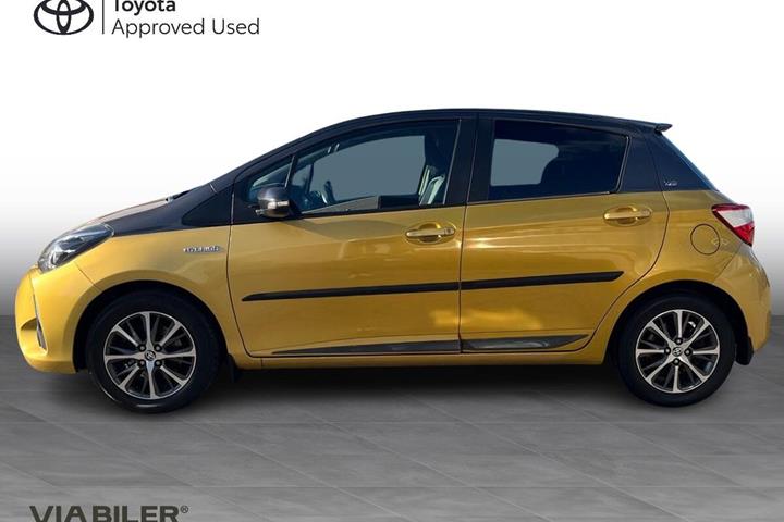 Gul Toyota Yaris fra 2019