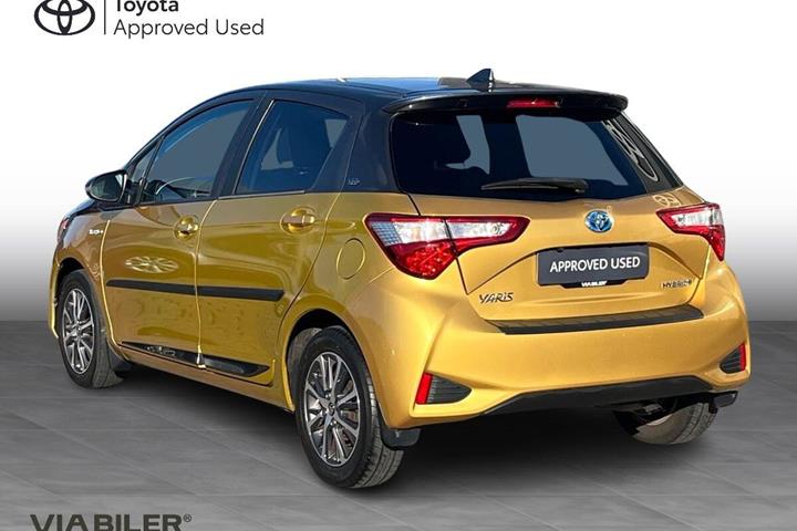 Gul Toyota Yaris fra 2019