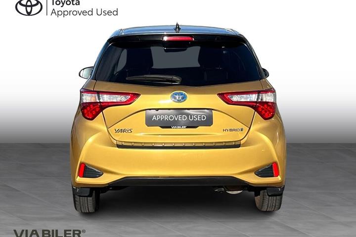 Gul Toyota Yaris fra 2019
