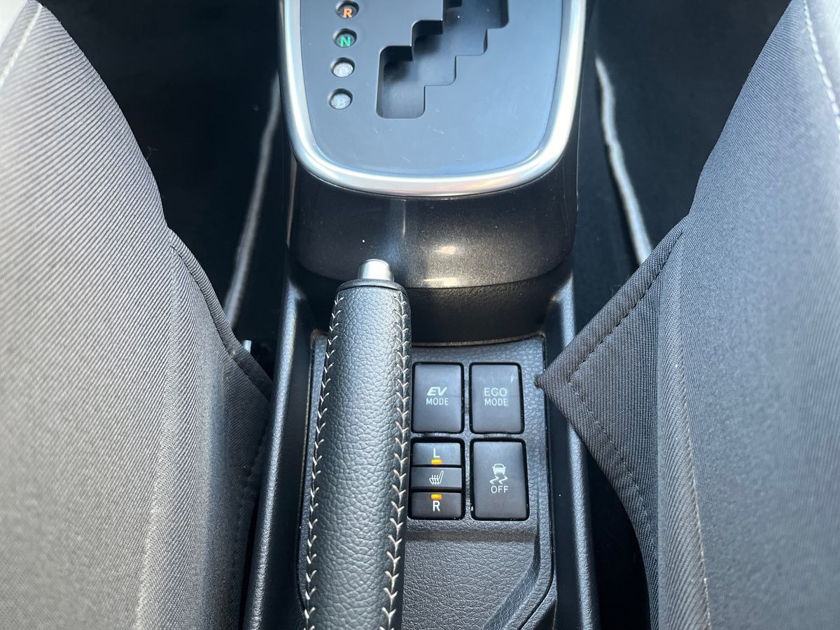 Gul Toyota Yaris fra 2019