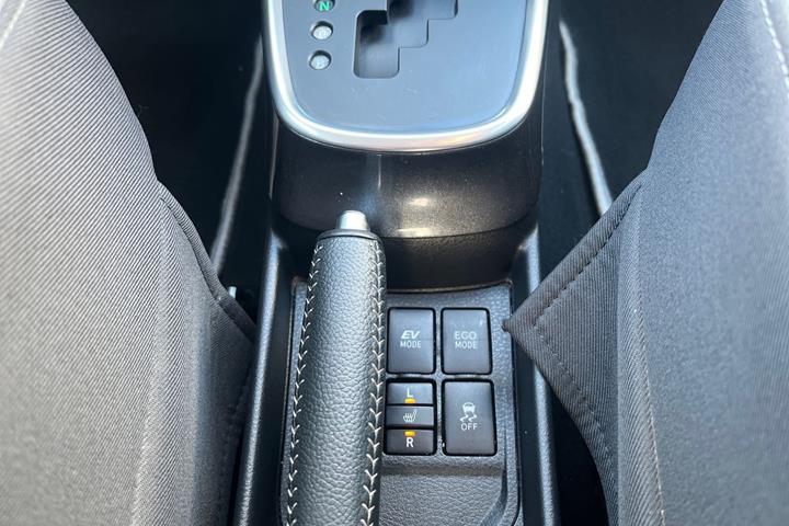 Gul Toyota Yaris fra 2019