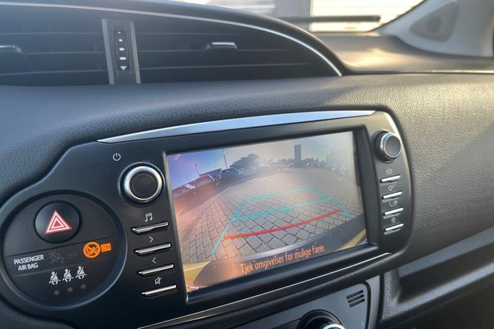 Gul Toyota Yaris fra 2019
