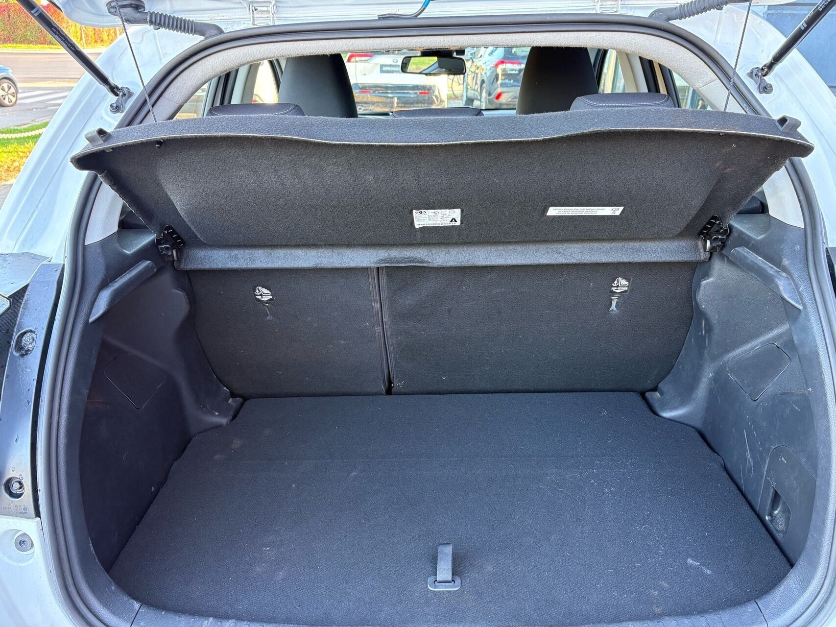 Hvid Toyota Yaris fra 2023