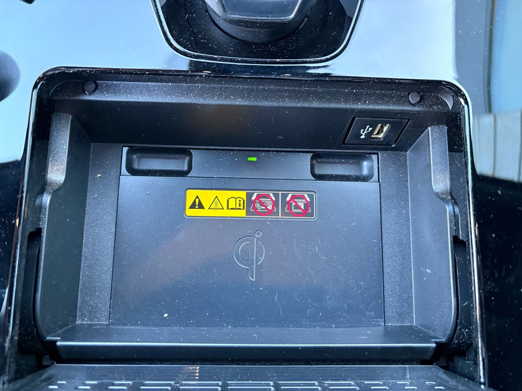 Hvid Toyota BZ4X fra 2023