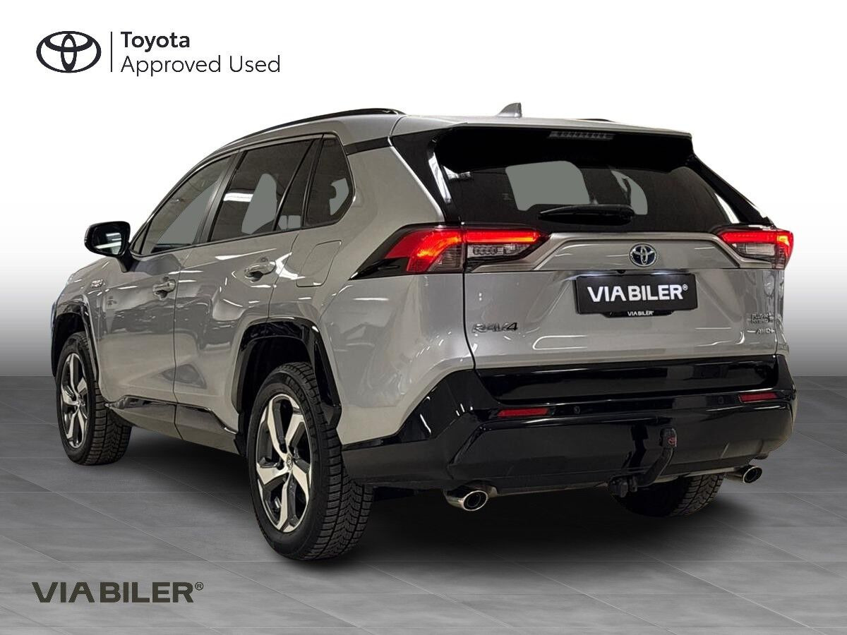 Sølv Toyota RAV4 Plug-in fra 2021