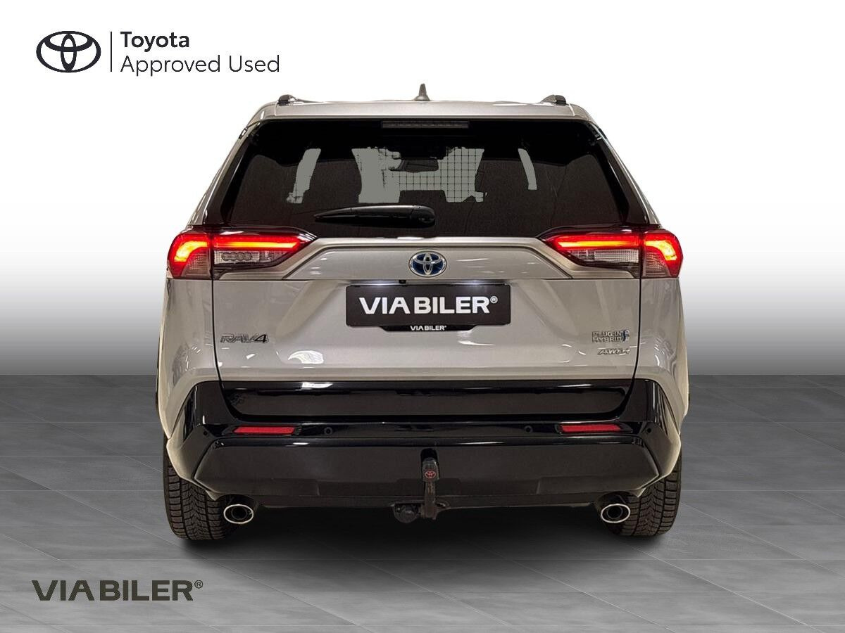 Sølv Toyota RAV4 Plug-in fra 2021