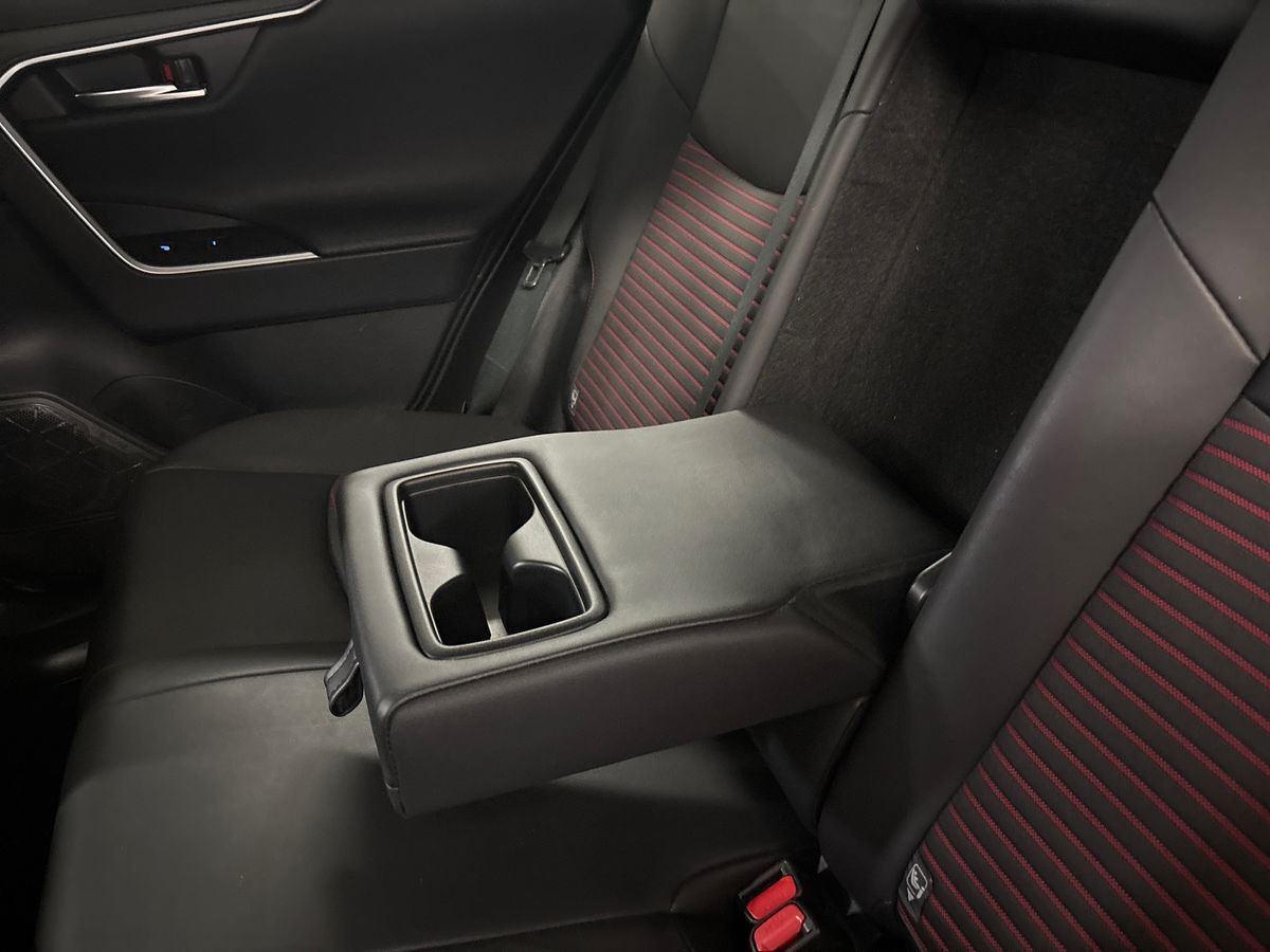 Sølv Toyota RAV4 Plug-in fra 2021
