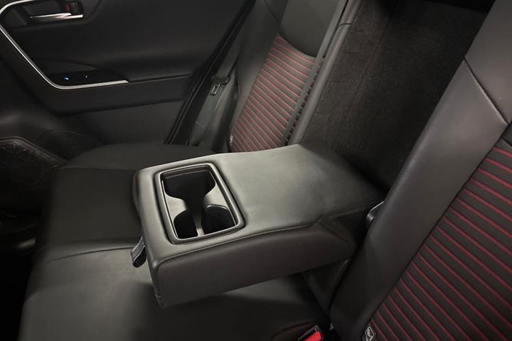 Sølv Toyota RAV4 Plug-in fra 2021