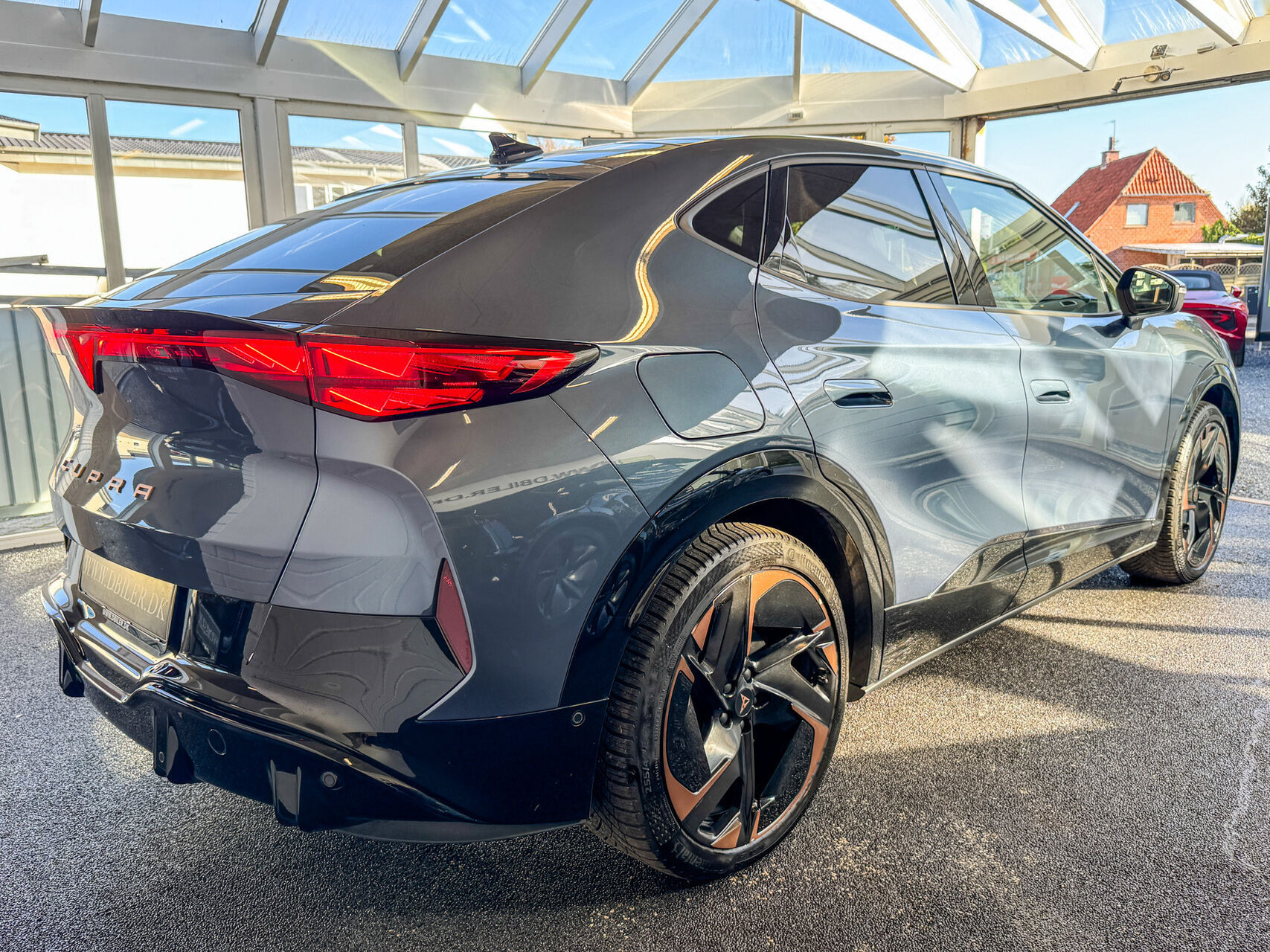 Blå Cupra Tavascan fra 2025