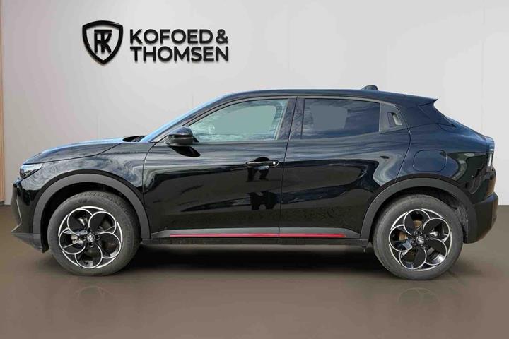 Sort Alfa Romeo Junior fra 2025