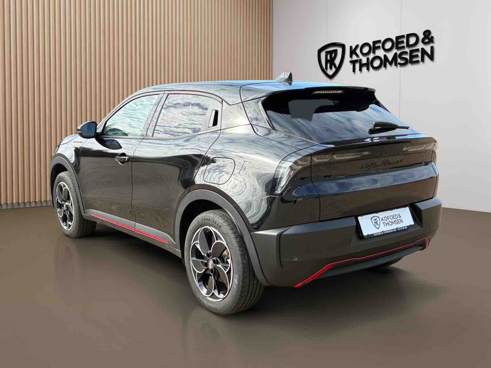 Sort Alfa Romeo Junior fra 2025