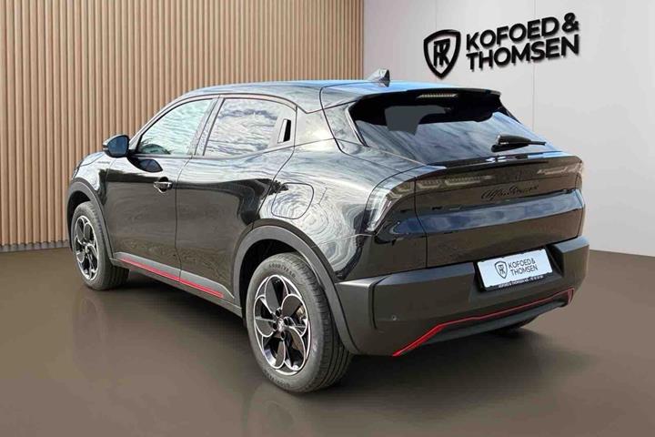Sort Alfa Romeo Junior fra 2025