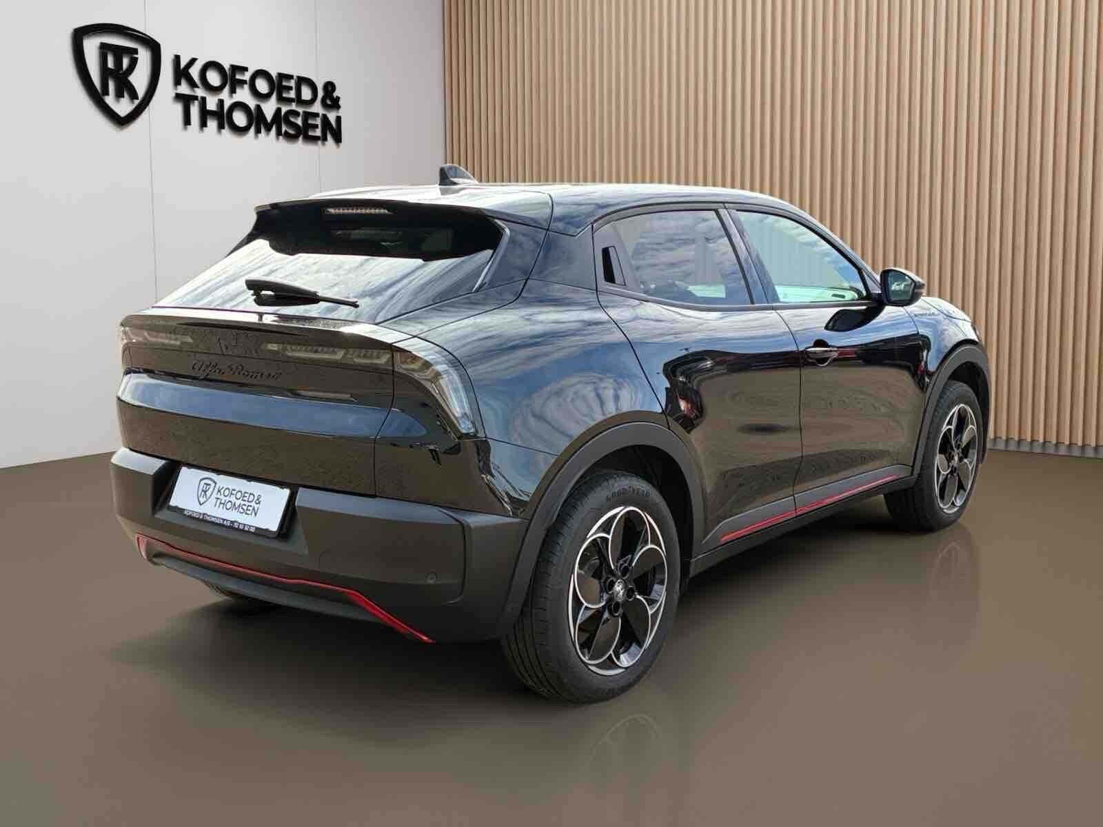Sort Alfa Romeo Junior fra 2025