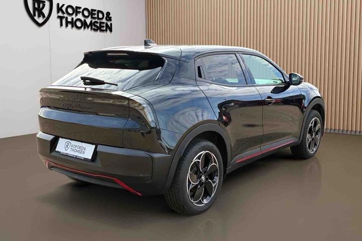 Sort Alfa Romeo Junior fra 2025