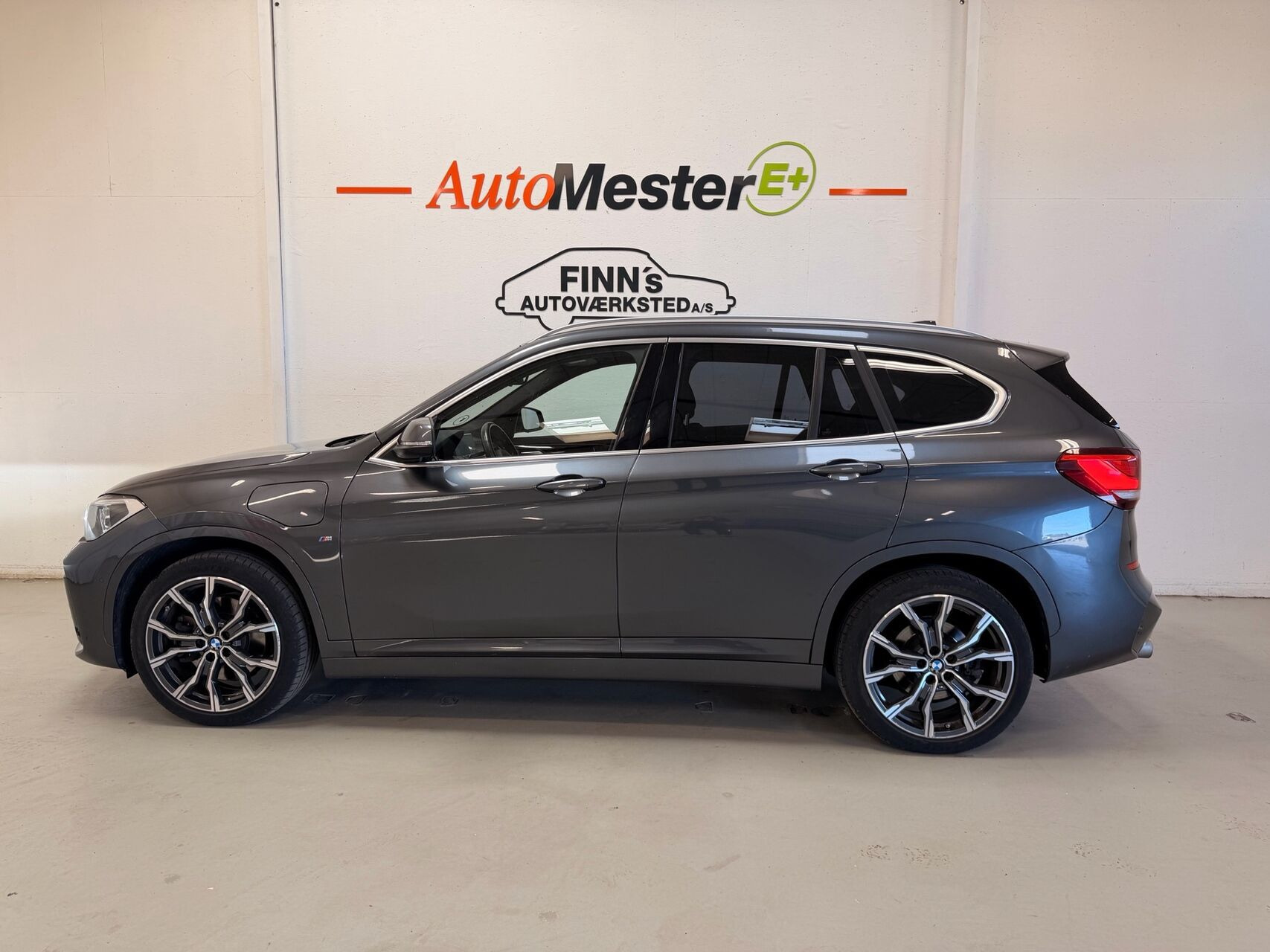 Sort BMW X1 fra 2020