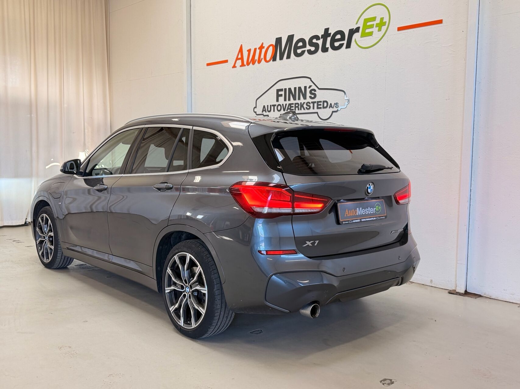 Sort BMW X1 fra 2020