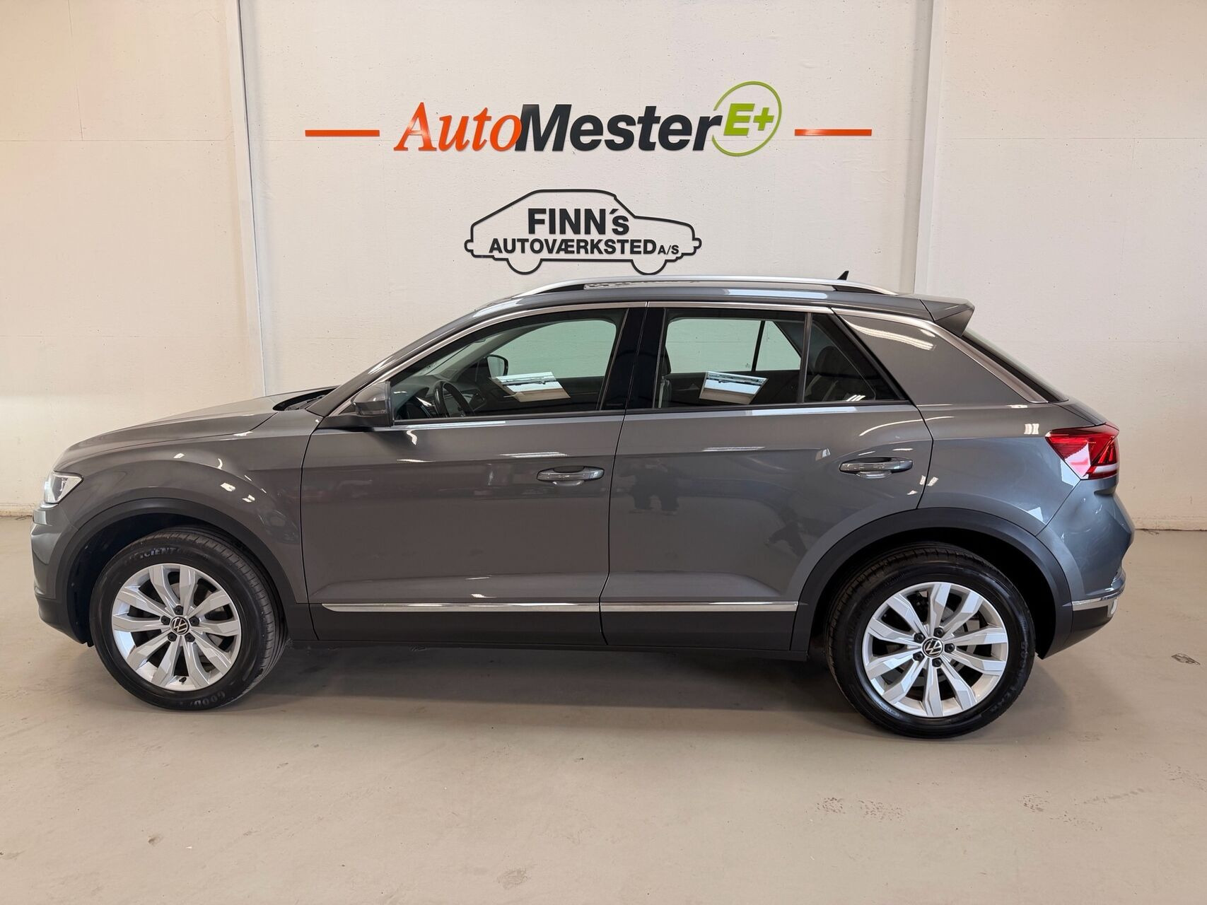 Grå VW T-Roc fra 2021
