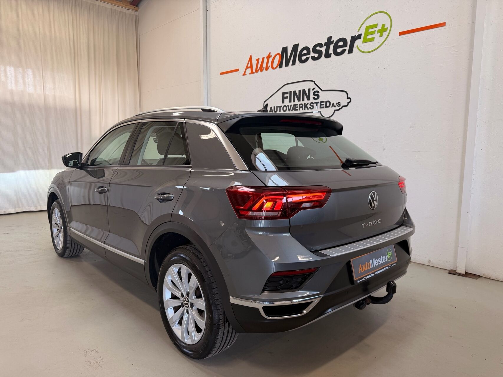 Grå VW T-Roc fra 2021