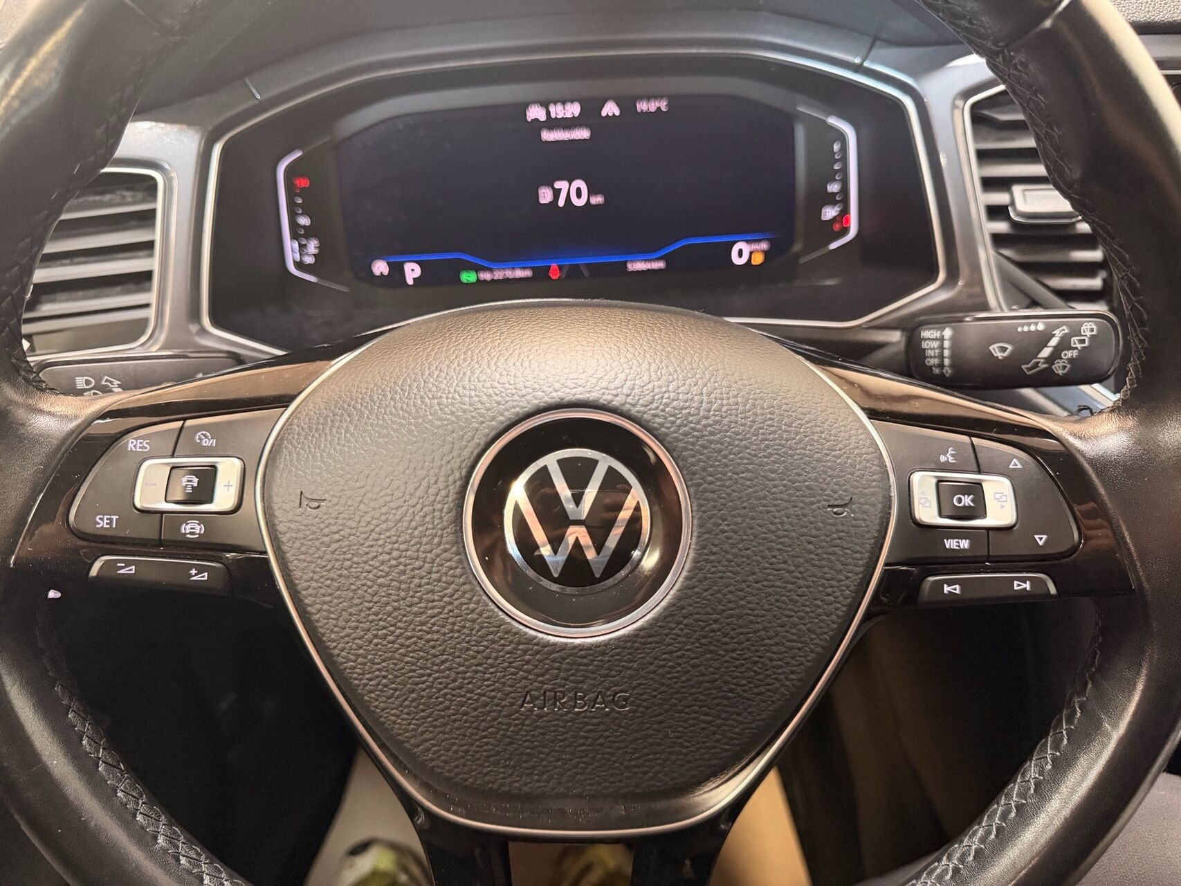 Grå VW T-Roc fra 2021
