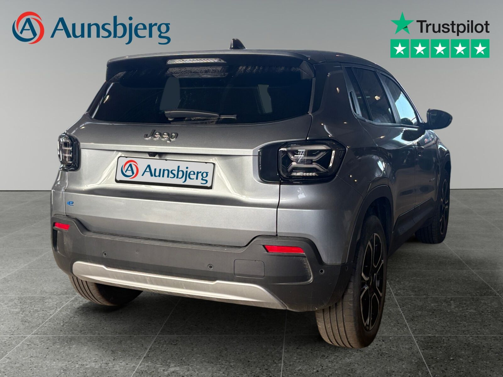 Grå Jeep Avenger fra 2025