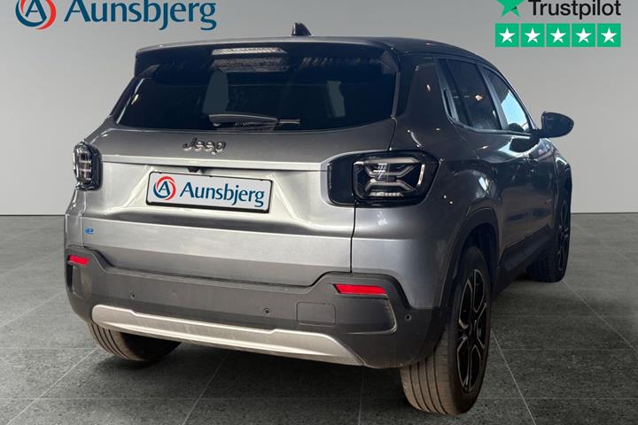 Grå Jeep Avenger fra 2025