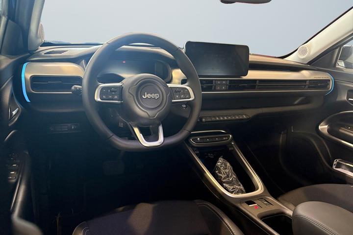 Grå Jeep Avenger fra 2025