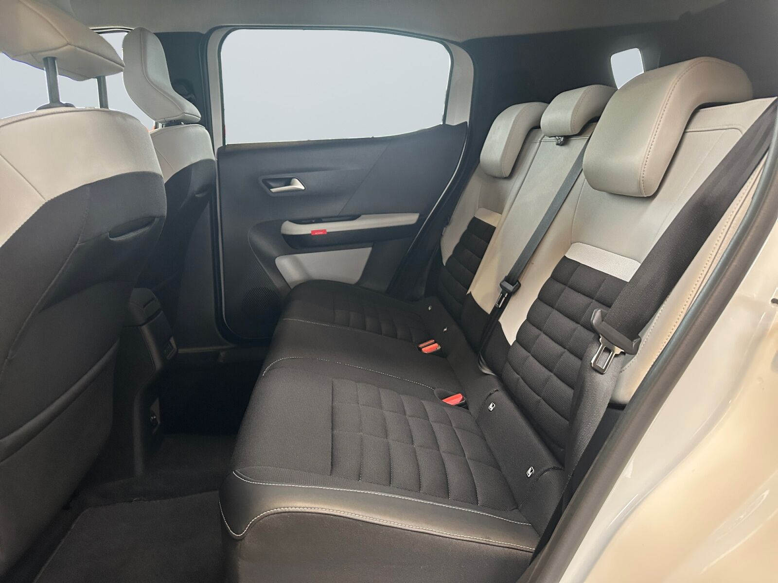 Hvid Citroën e-C3 Aircross fra 2025