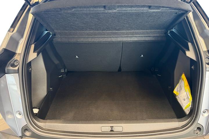 Grå Peugeot e-2008 fra 2025