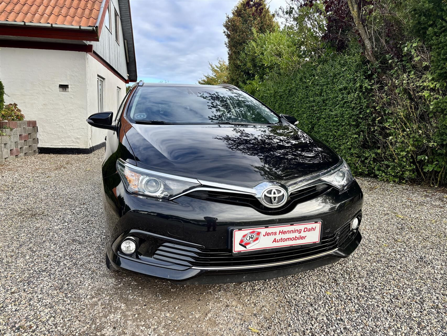 Sort Toyota Auris fra 2016