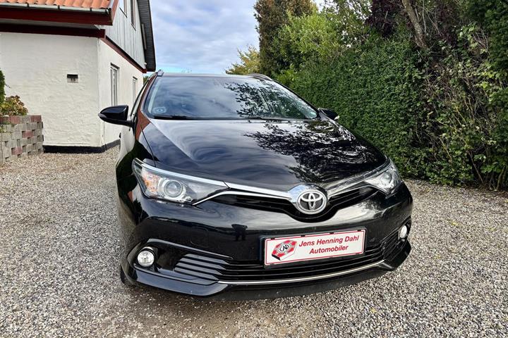 Sort Toyota Auris fra 2016