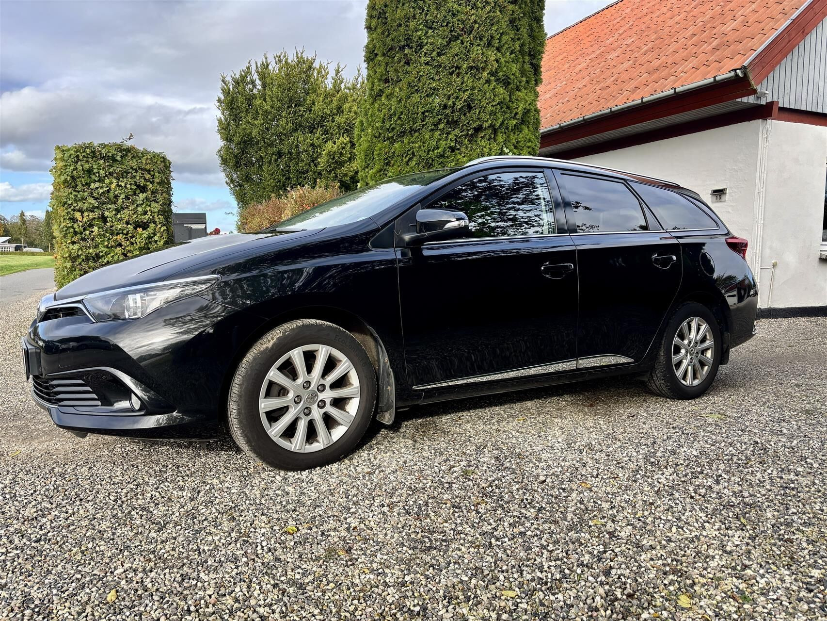 Sort Toyota Auris fra 2016