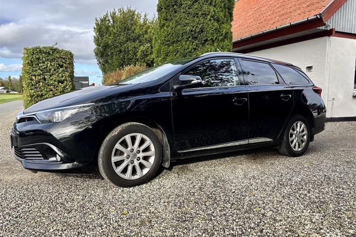 Sort Toyota Auris fra 2016