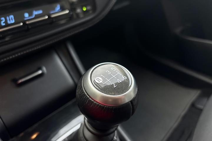 Sort Toyota Auris fra 2016