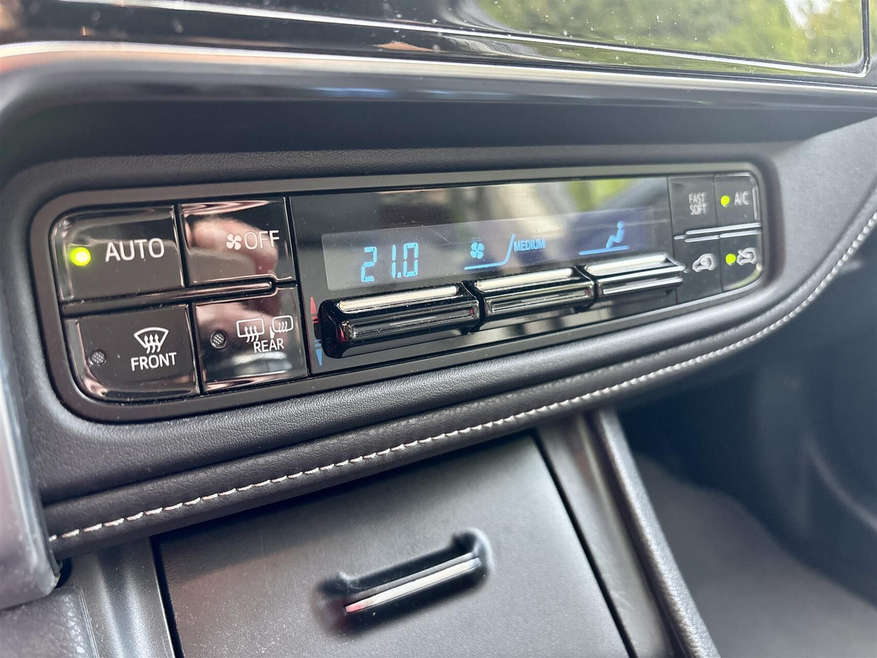 Sort Toyota Auris fra 2016